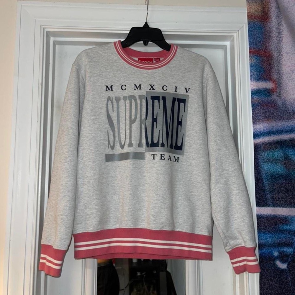 Men’s Small supreme crewneck sweater
